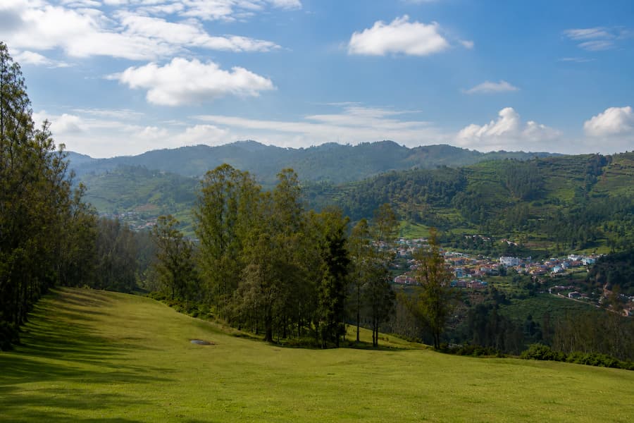 Bangalore Ooty Tour Package from Bangalore for 4 Days Bangalore Ooty tour package from Bangalore for 4 days by private cab covering Bangalore sightseeing, Ooty, Coonoor and Pykara